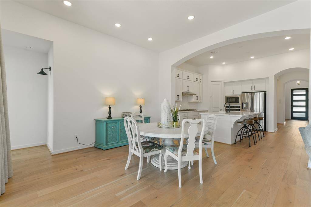 Note the seamless transitions between the living spaces shown here! The center hallway opens up into this magnificent island kitchen, cozy family room, and sunlit breakfast room. It's a perfect design for entertaining or everyday living!