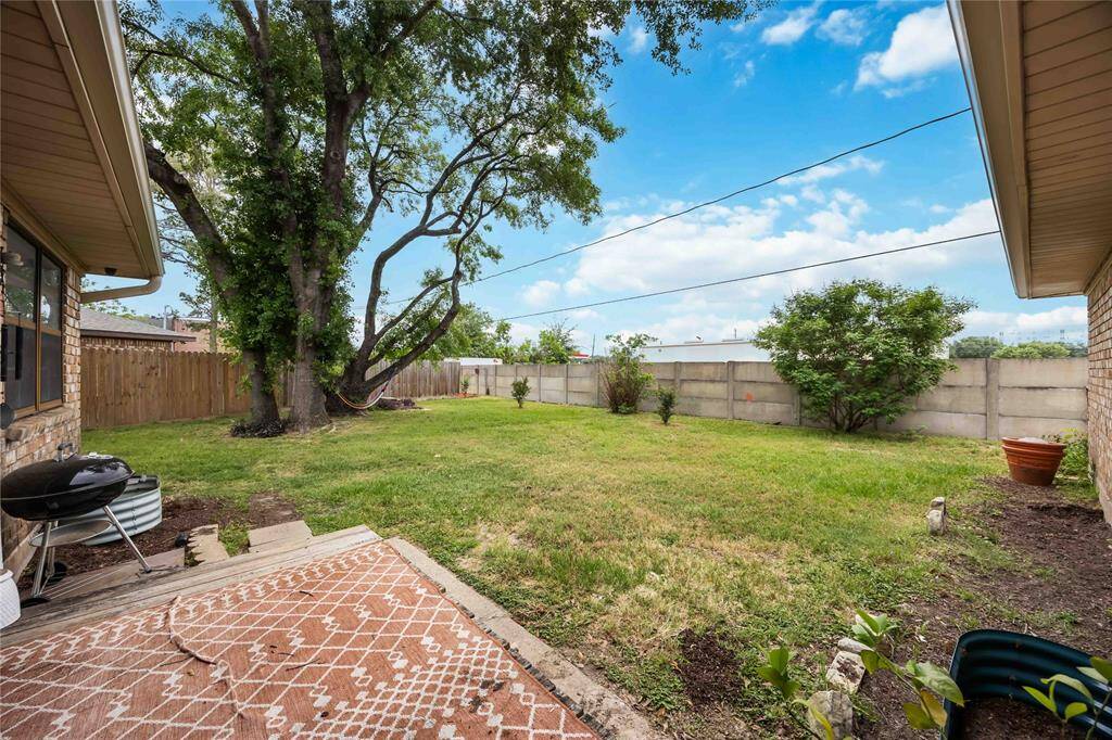A large yard means lots of possibilities! There is plenty of room to add flower beds, a raised garden, an extended patio, or anything else that meets your needs.