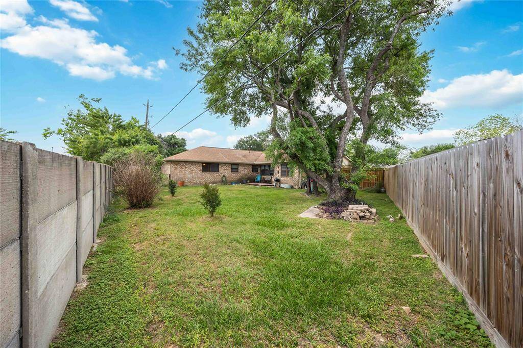 Start planning your future in Oak Forest West! It's a land of opportunity.