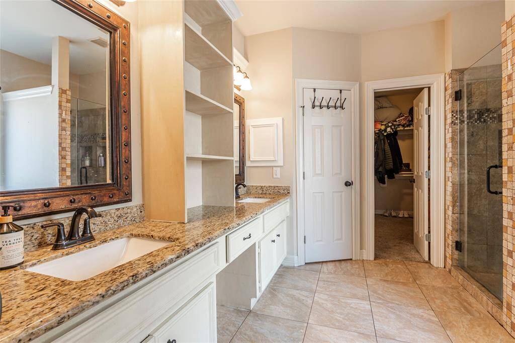 PRIMARY BATHROOM WITH DOUBLE SINKS