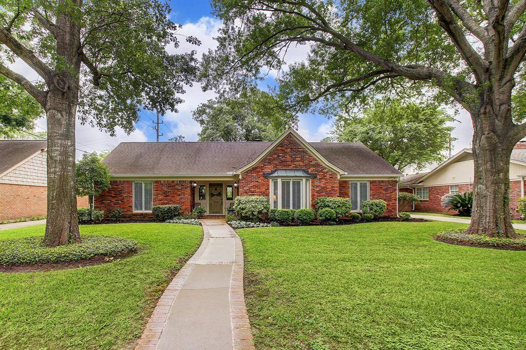Fantastic Tanglewood Lease. Pristine and move-in ready! You will love this amazing home!