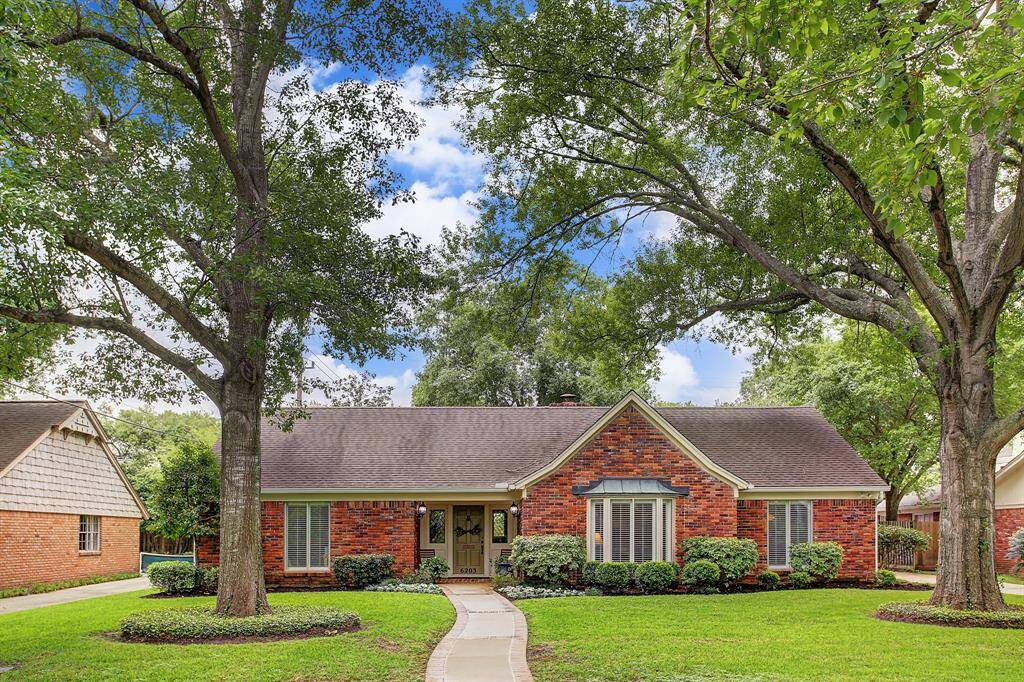 Towering Oak trees, expansive front and back yard, fabulous Tanglewood location between Woodway & San Felipe.