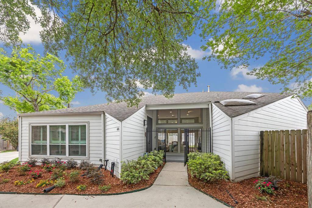 Step into 625 Rancho Bauer, a modern architectural gem nestled in the heart of Memorial Acres.