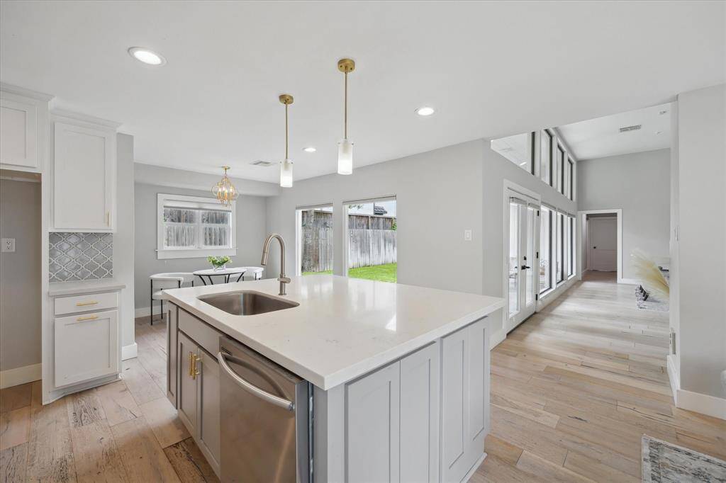 Another perspective from the kitchen reveals the open flow into the living room, underscoring the home’s airy, cohesive design.