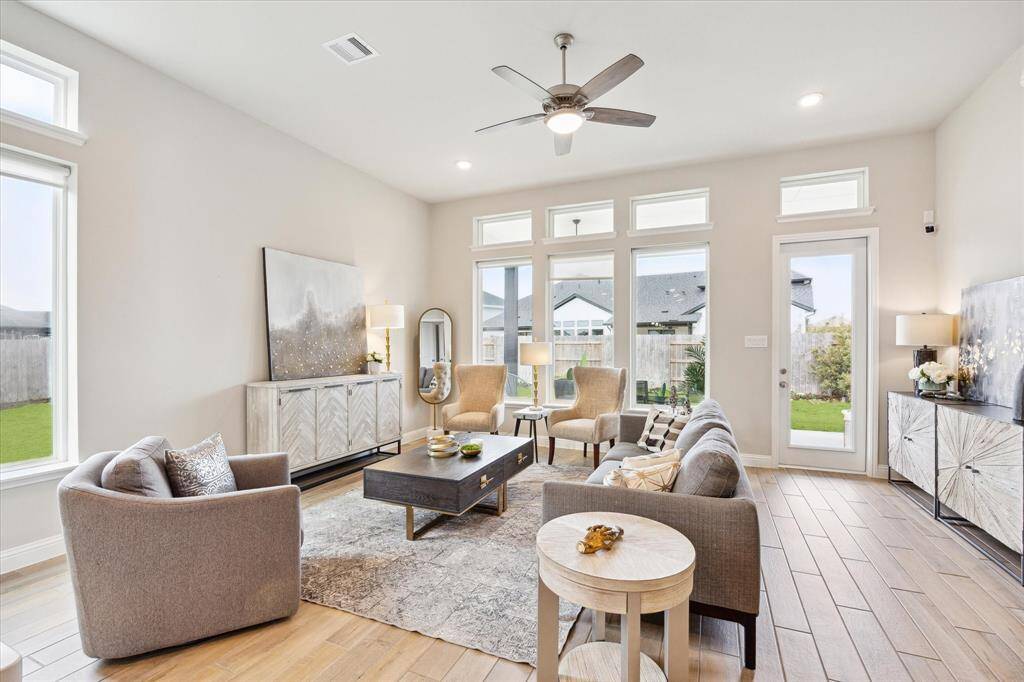 Crisp and clean. Windows have shades. Gorgeous tile floors.