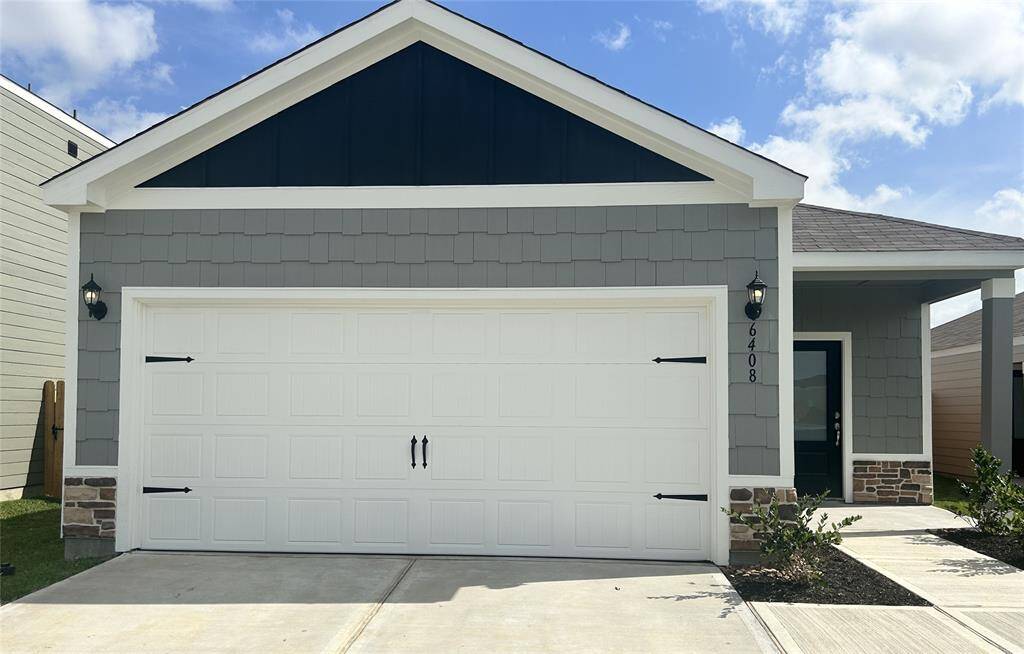The welcoming exterior of the Dogwood at Park Vista at El Tesoro.