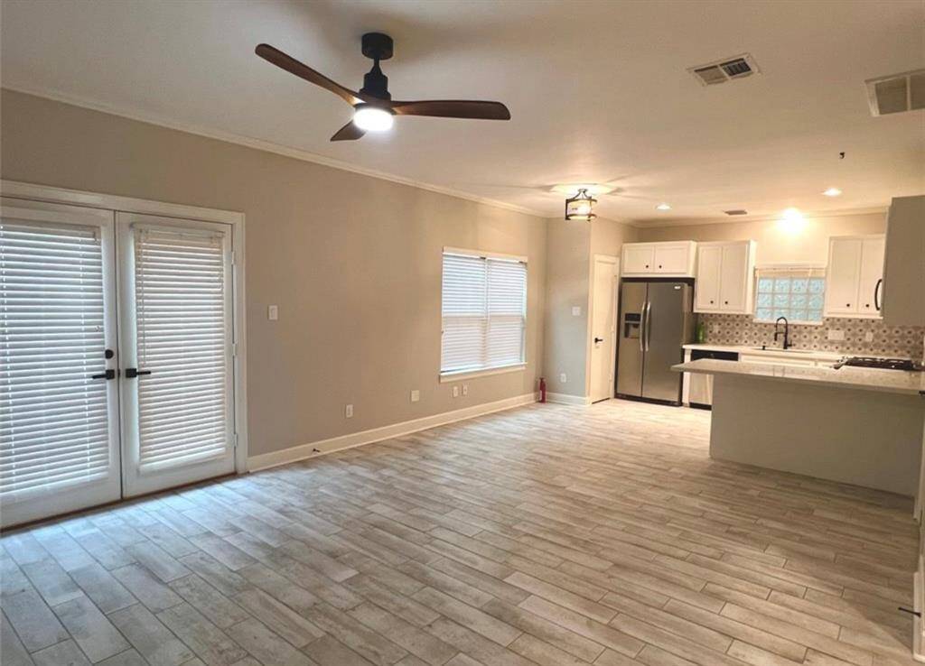 Living room / dining