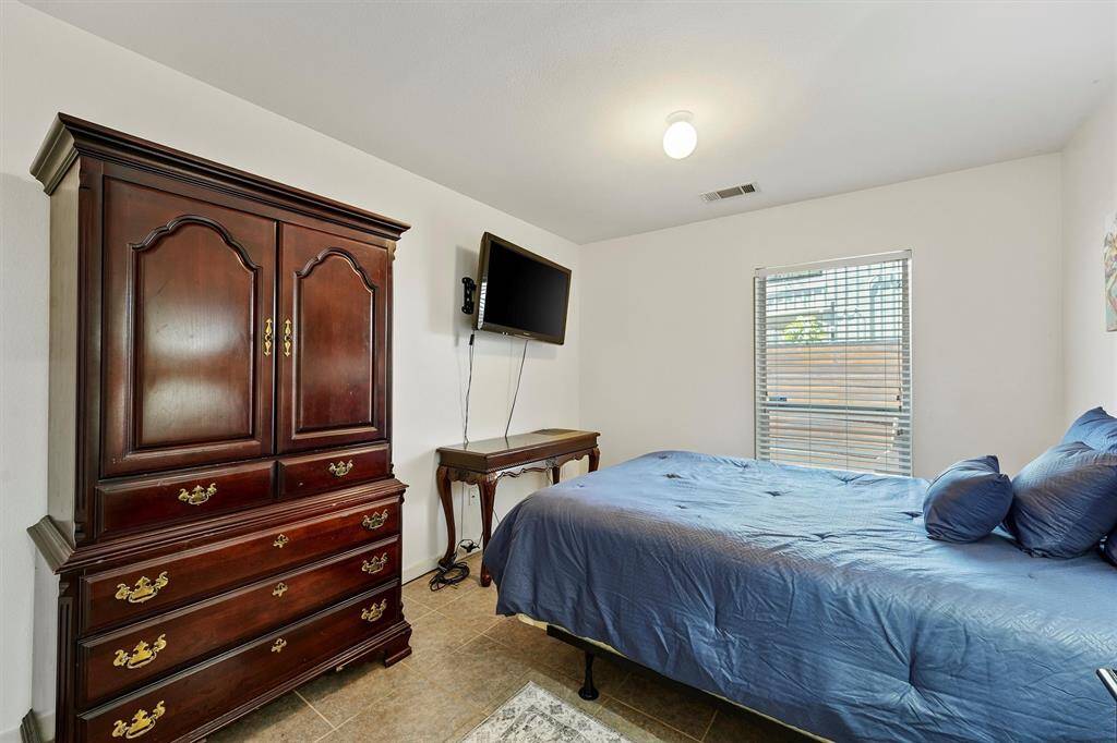 Alternate view of Guest Bedroom 1