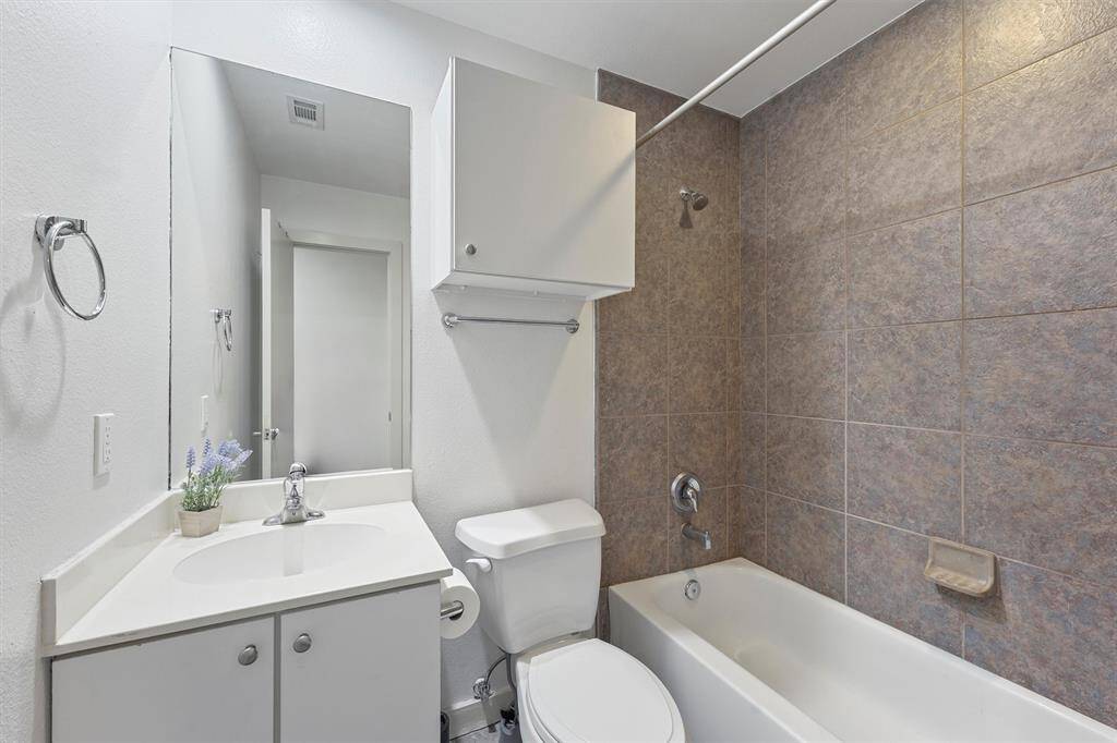 Guest Bathroom on the first floor