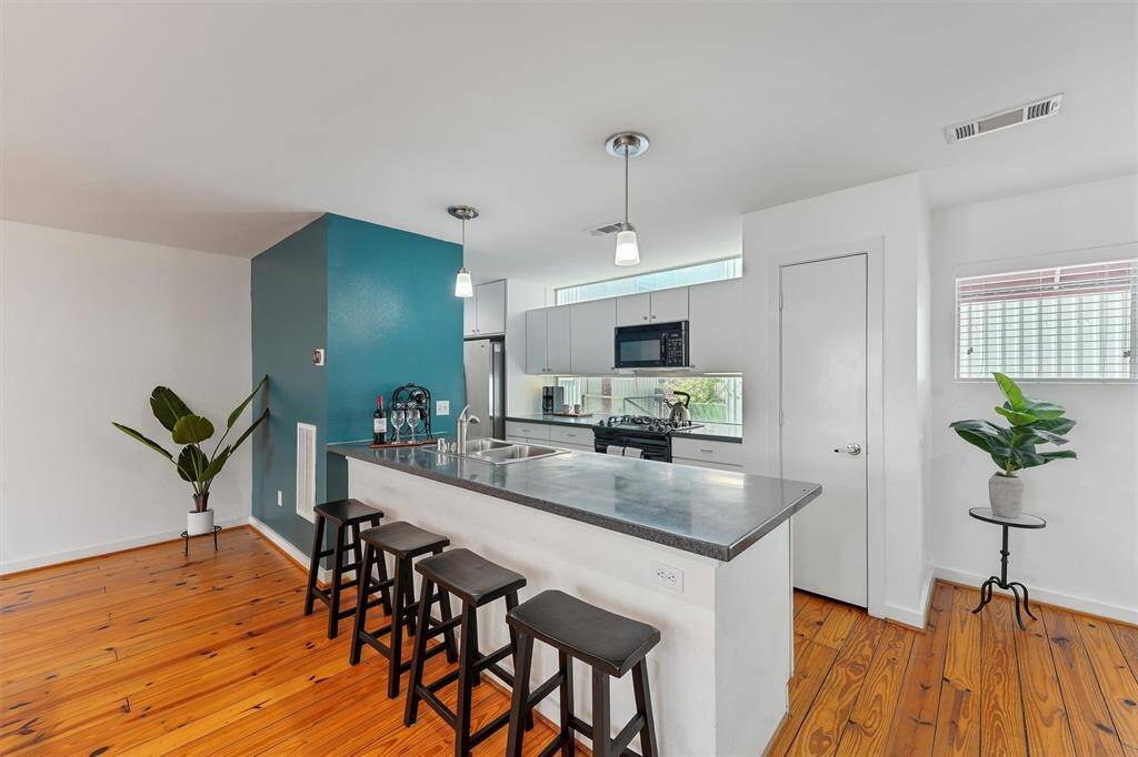 Everyone loves to gather in the kitchen! With this open concept kitchen, you'll have room to cook and they'll have space to visit with you.