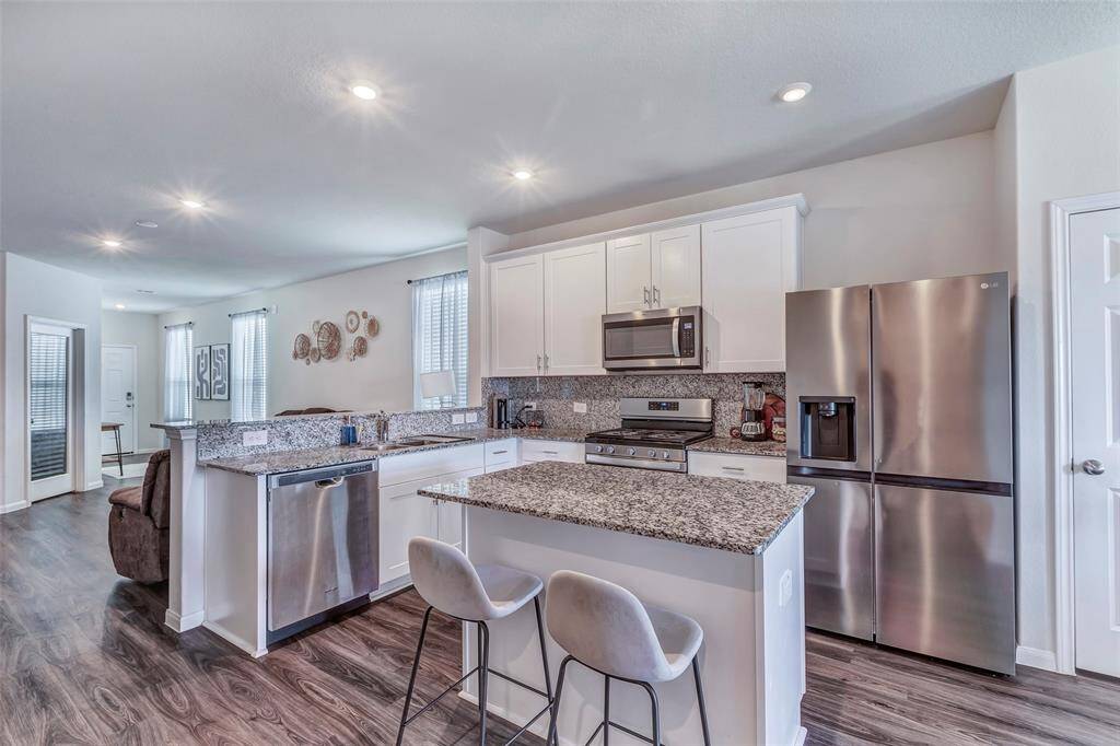 Complete with stainless steel appliances! *Fridge not included*