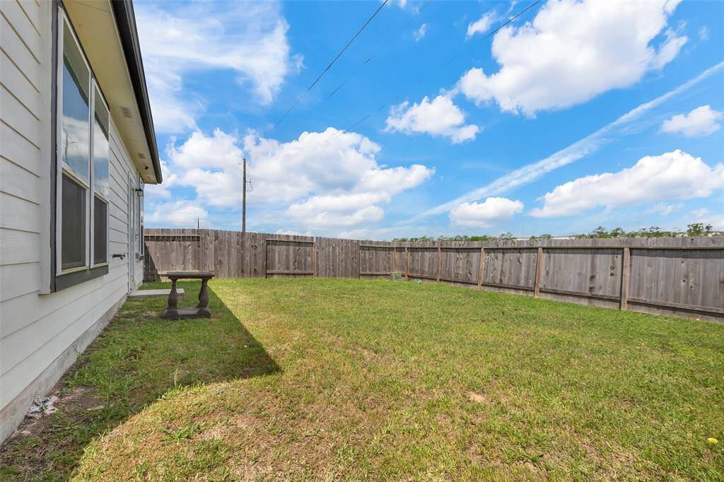 Another view of the spacious yard!