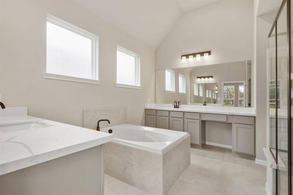 Spa-like owner's bath (*Photo not of actual home and used for illustration purposes only.)