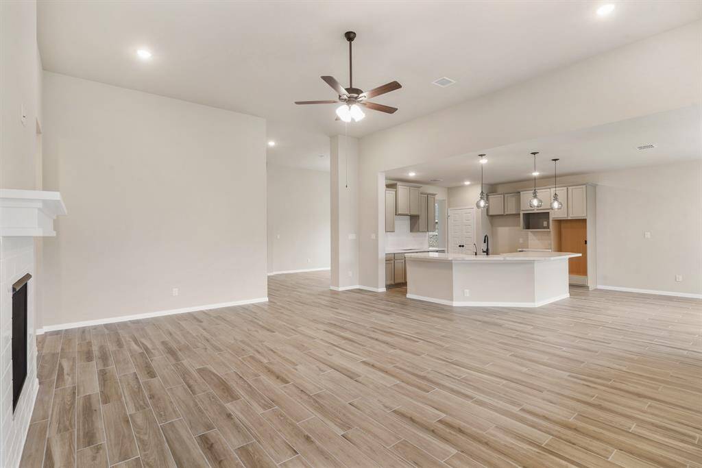 Bright and airy living space (*Photo not of actual home and used for illustration purposes only.)