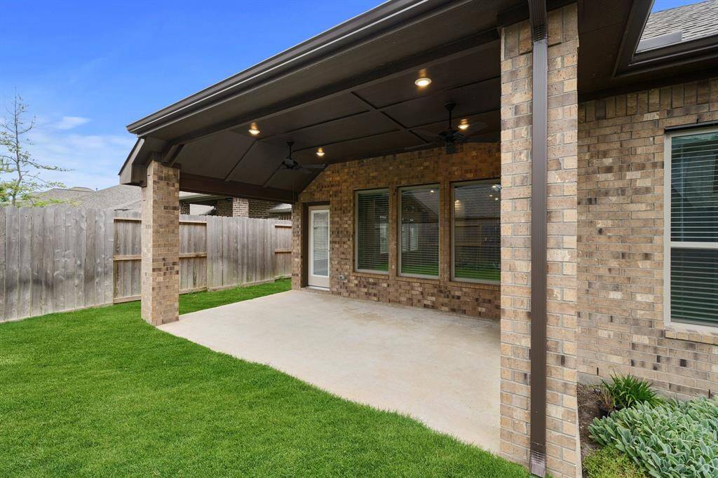 Great covered back patio for unwinding after work or entertaining your friends/family.