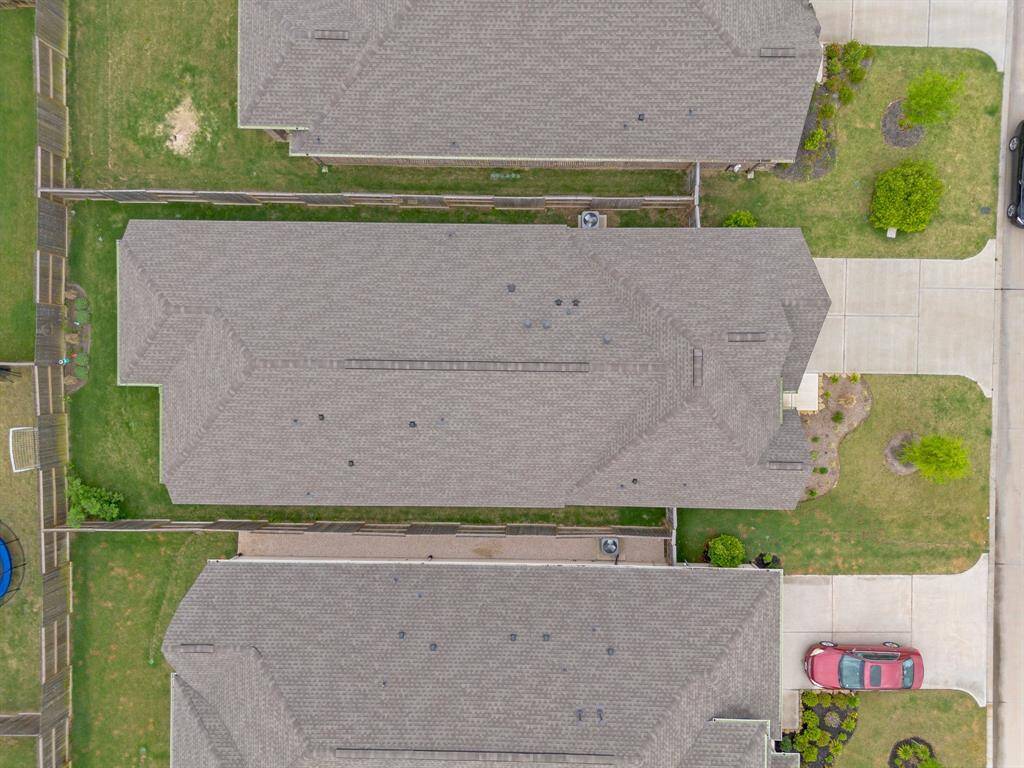 Top view to see the home and lot.