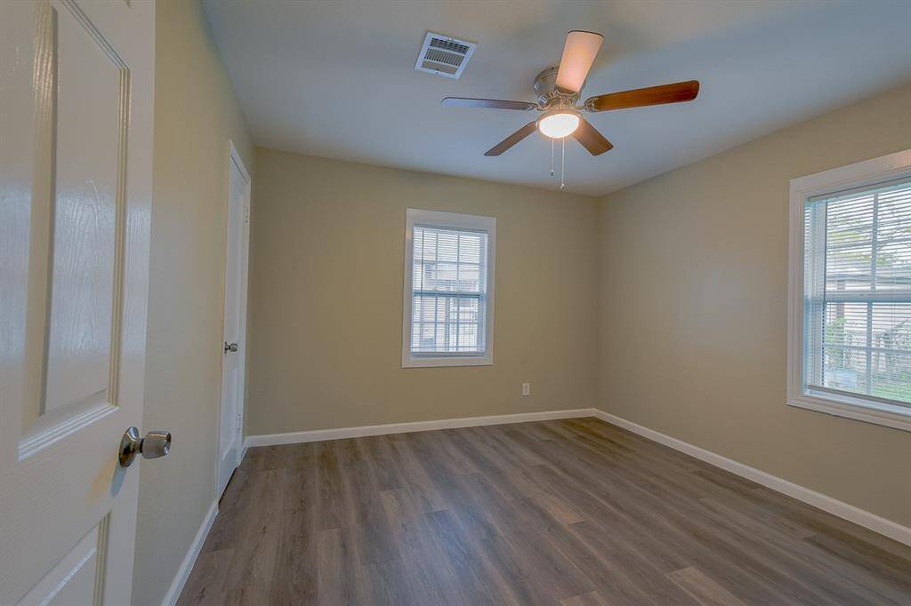 secondary bedroom (2)