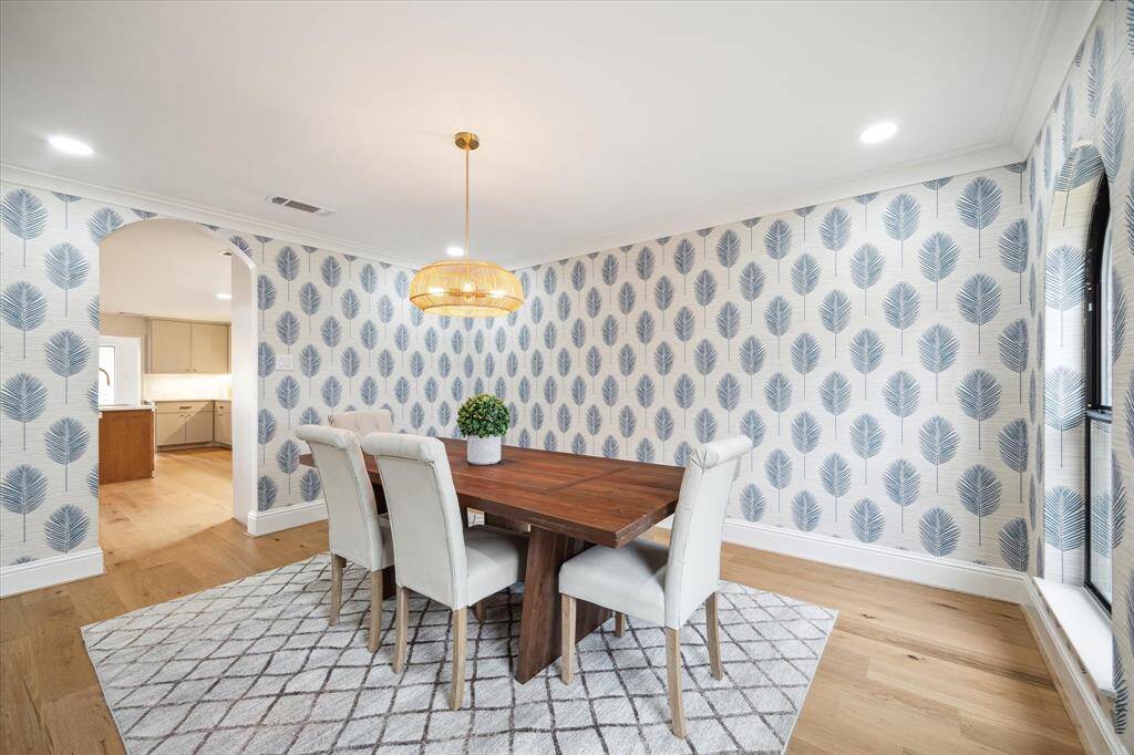 Elegant dining room with stylish designer wallpaper.