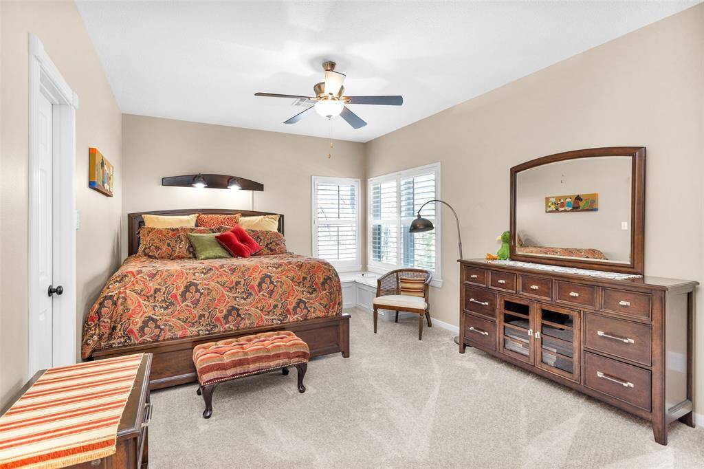 4th bedroom upstairs with Jack'n'Jill bathroom