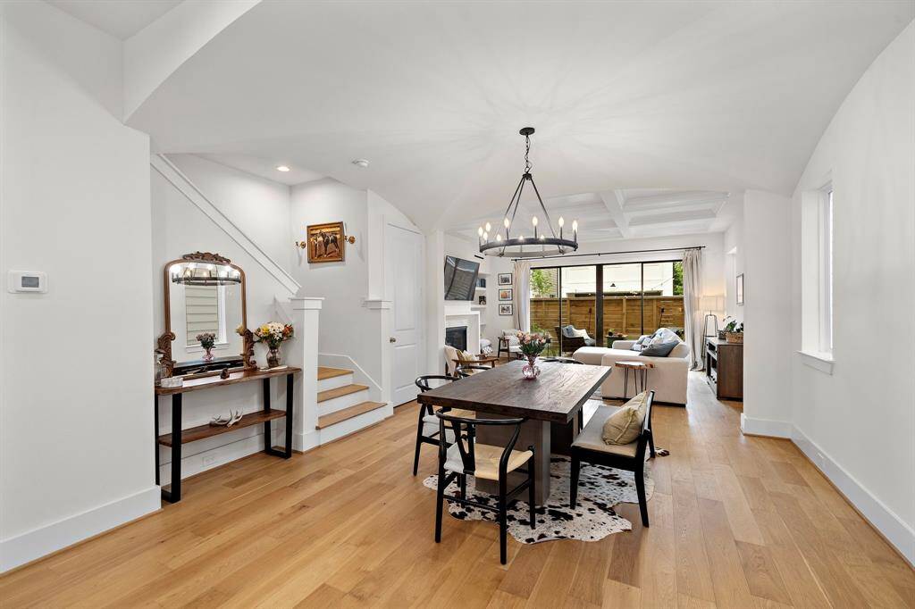 Seamless living: From dining to relaxing, it's all connected.