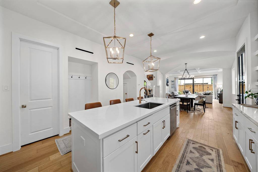 A chef's dream: this kitchen is both stylish and functional.