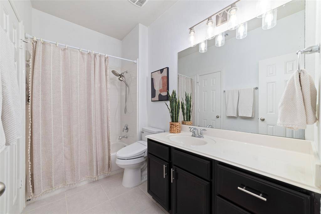 Bathroom 2- you can enter from hall or guest room