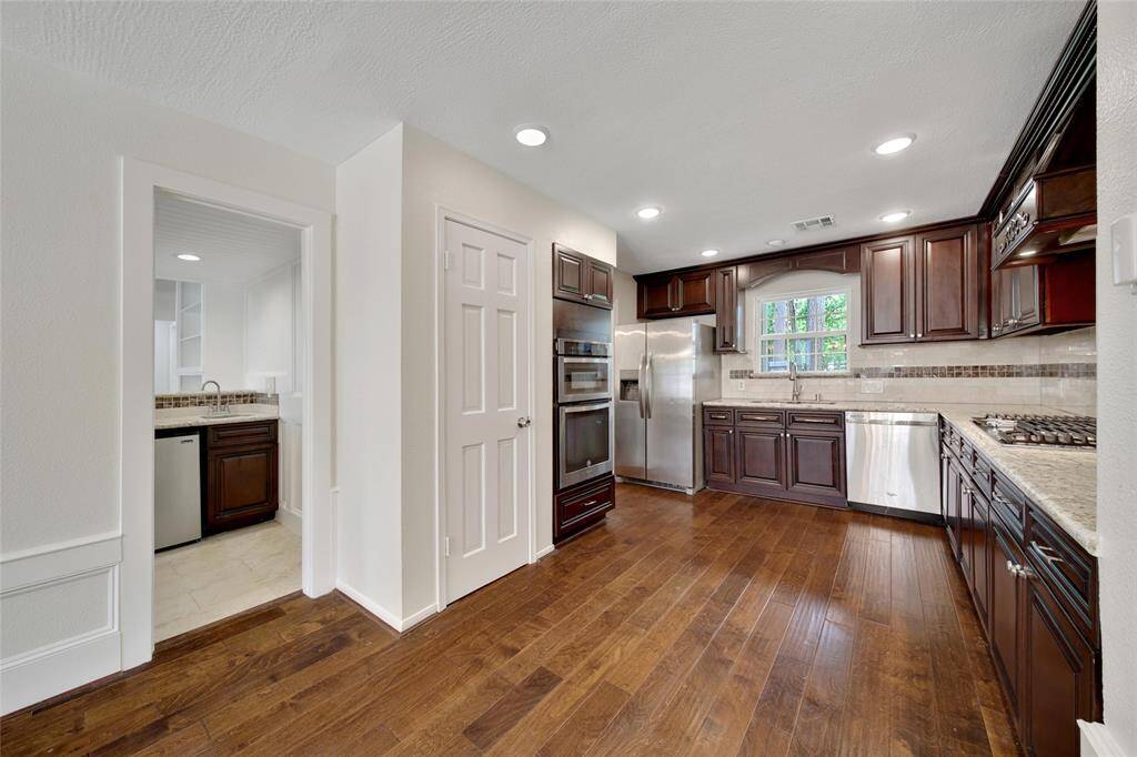 Seamless connection from kitchen to breakfast nook and wet bar.