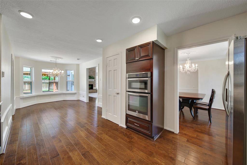 Seamless flow from kitchen to dining room.