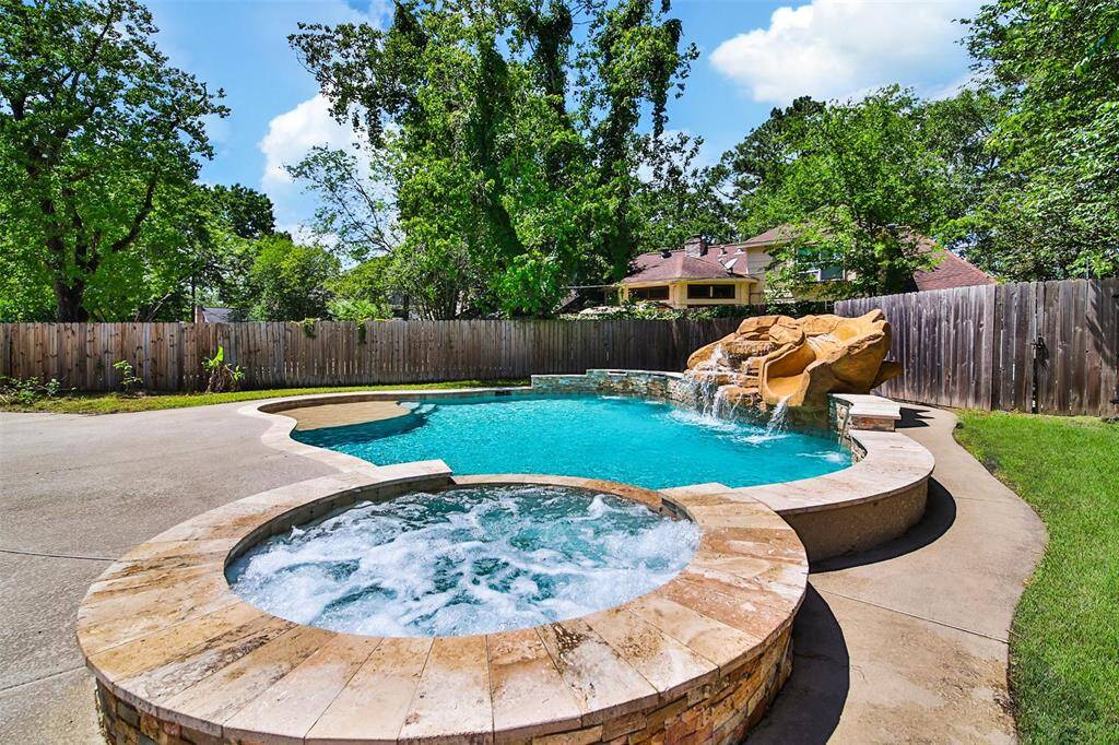 End your day with a soak under the stars.