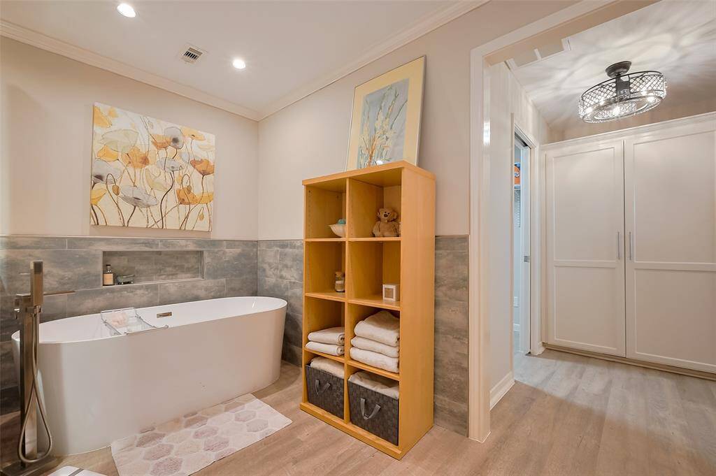 Updated soaking tub