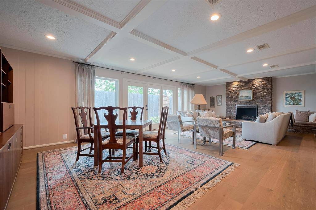 Huge living area with plenty of room for couches, chairs, and a game table