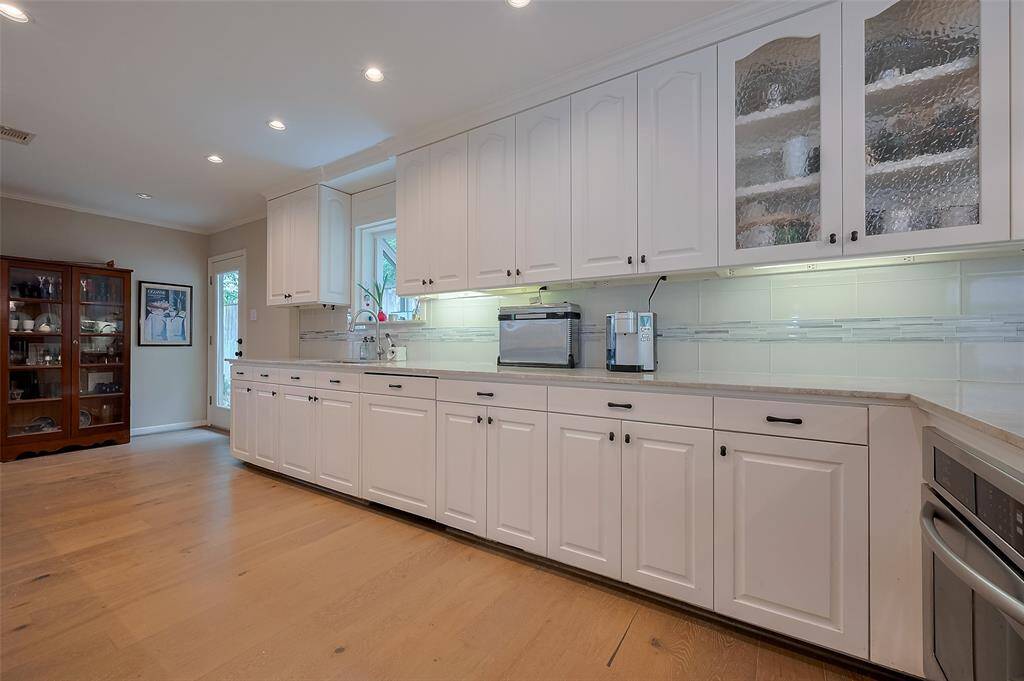 Custom cabinets with undercounter lighting