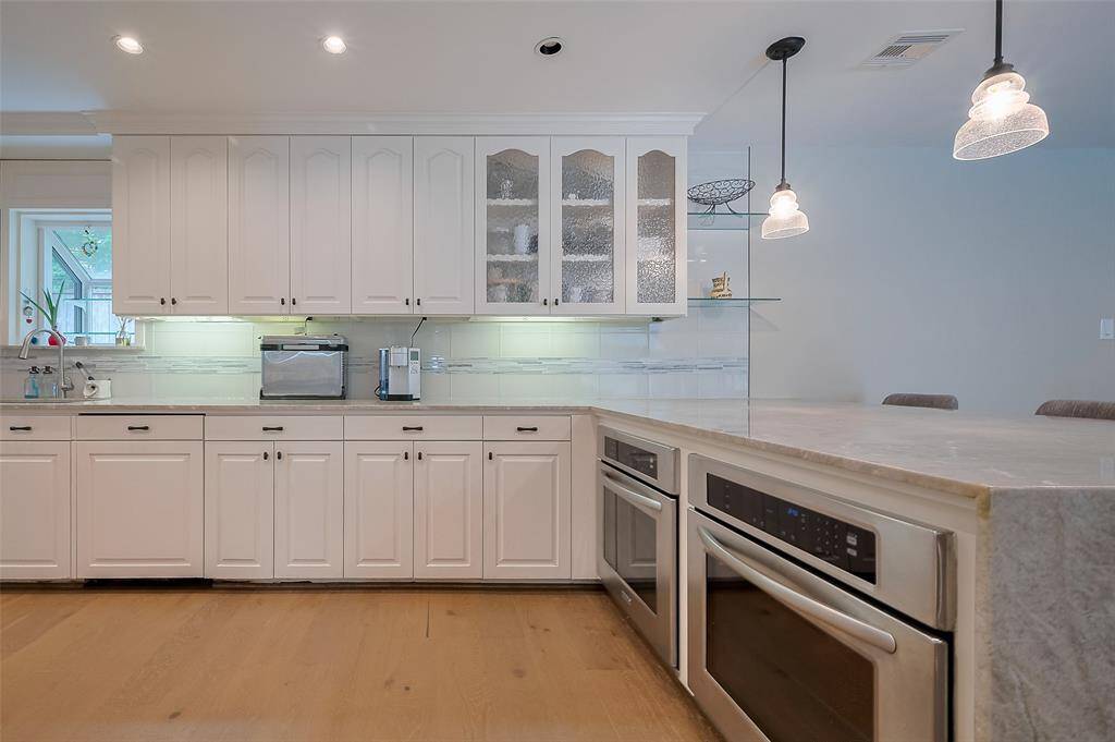 Double stainless side by side ovens