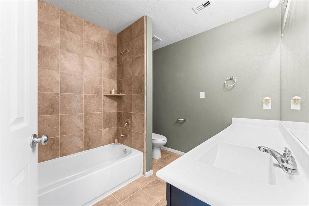 Full Bathroom #2 upstairs