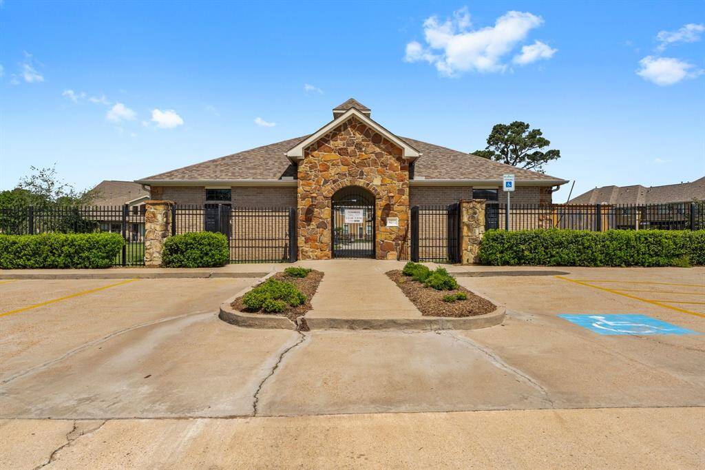 This is the private entrance to the Pool area exclusive to the residents and occupants of The Retreat at Gleannloch Farms.