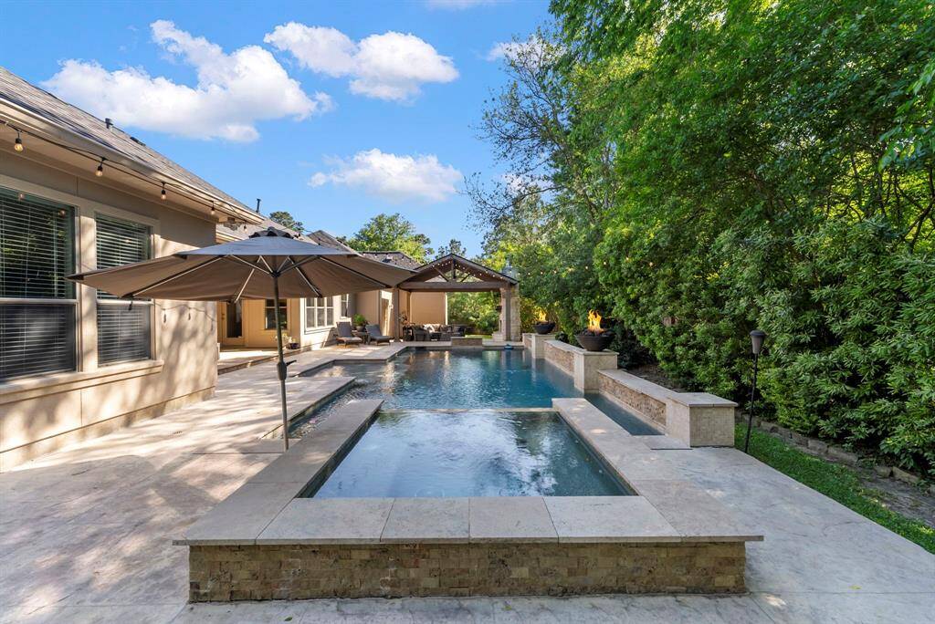 Ideally located at the end of a cul-de-sac, this home offers an expansive backyard, providing privacy and plenty of space for outdoor enjoyment.