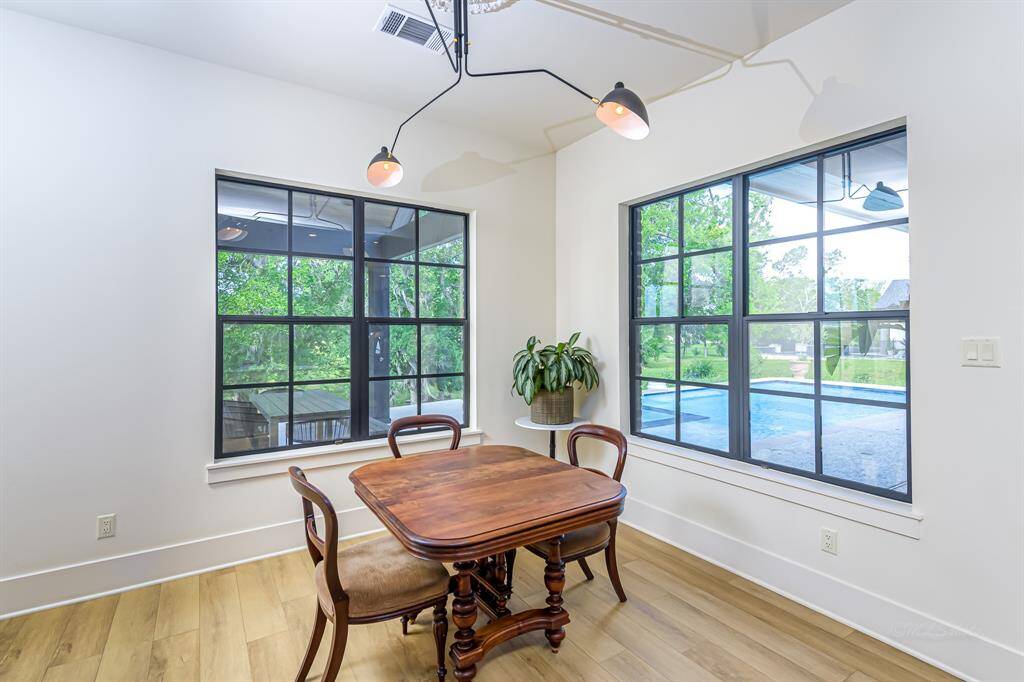 Oversized breakfast area