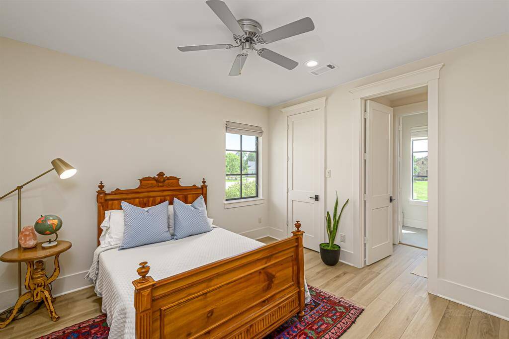 Secondary bedroom
