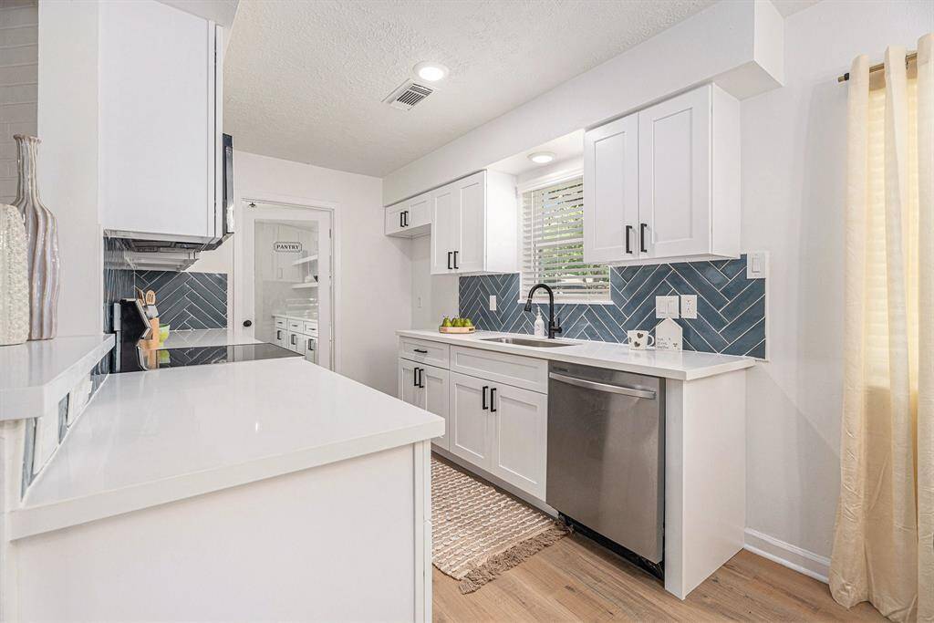 Kitchen with all new cabinets, stainless appliances
