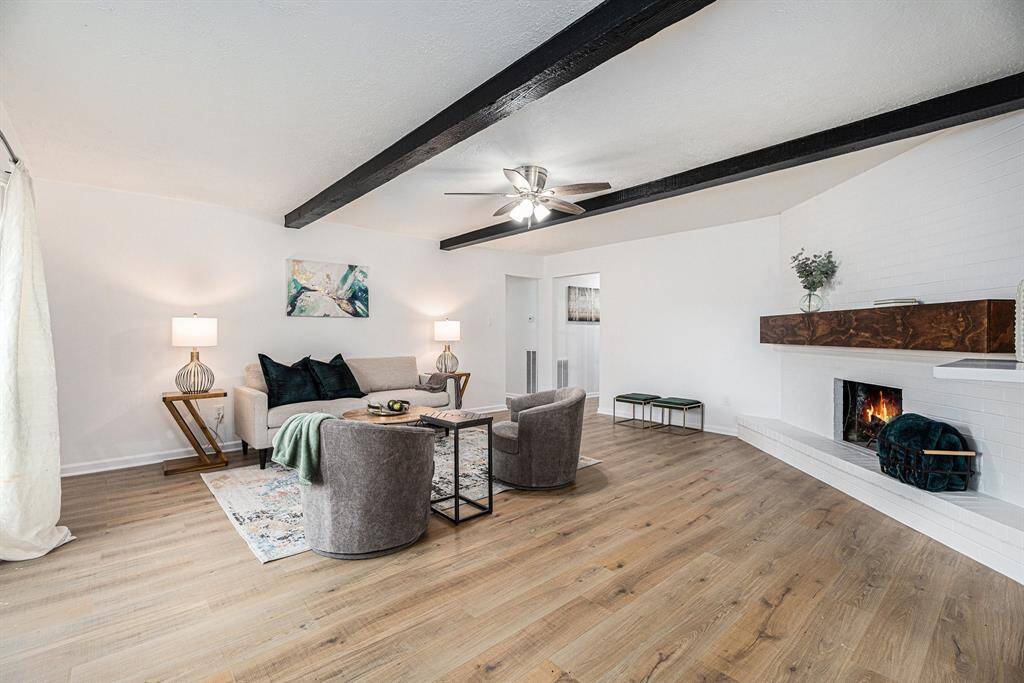 Look at those great beams- did I mention this home as all new double paine windows