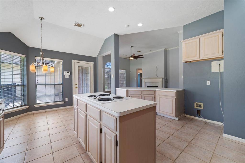 Great view of the kitchen / breakfast / family room layout.