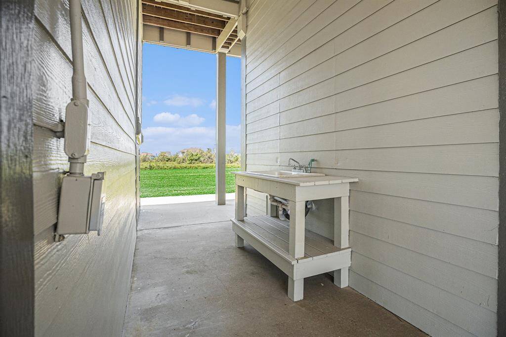 An additional outdoor sink offers practical convenience for your waterfront activities, from cleaning fish to rinsing beach gear.