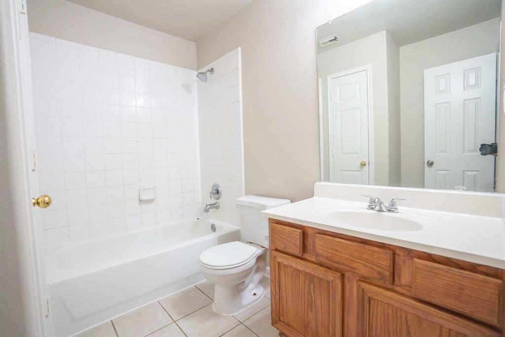 Upstairs guest bathroom