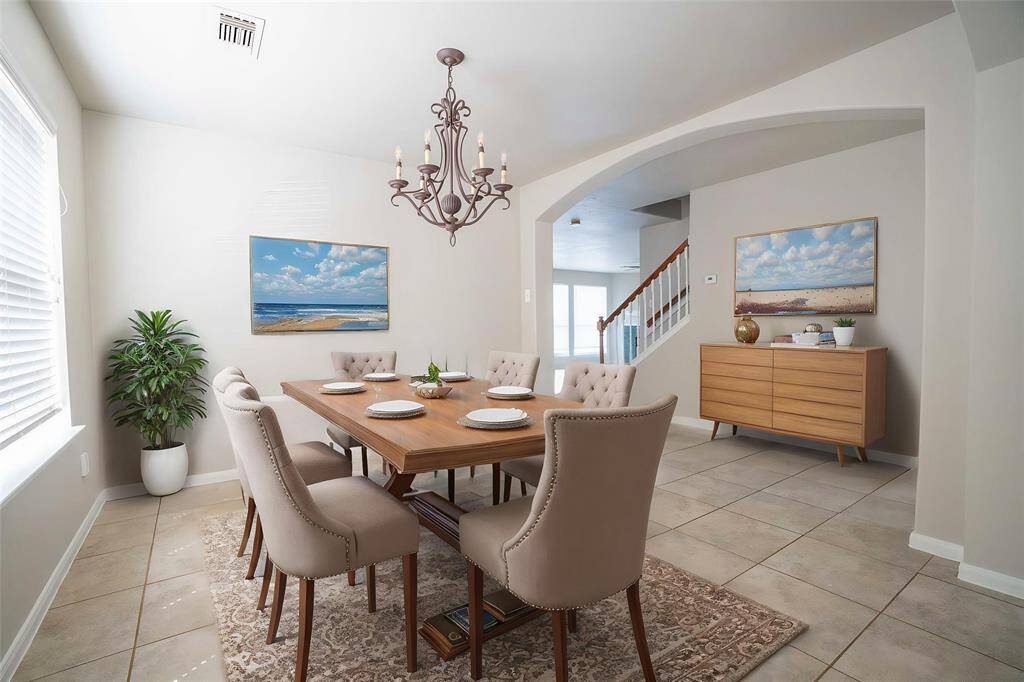 Dining room  (Virtual staging)