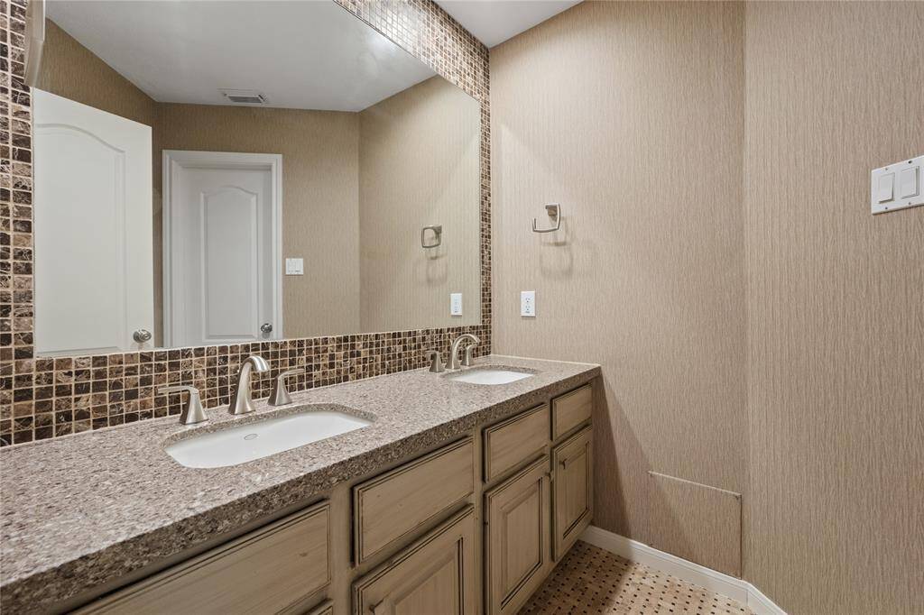 Remodeled secondary full bathroom