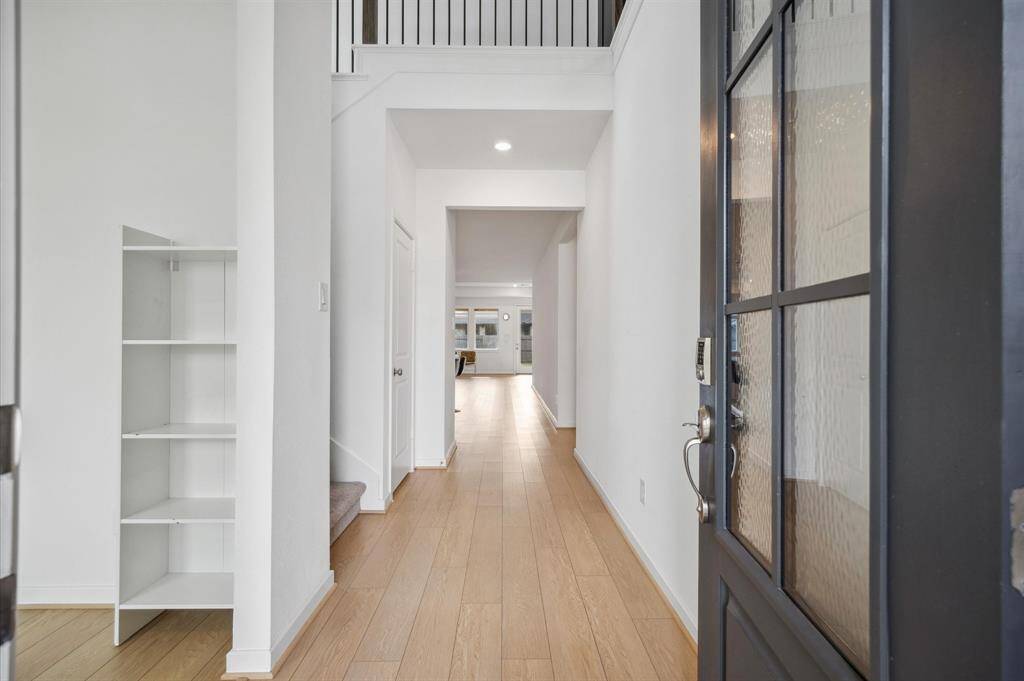 Beautiful grand entrance with tall ceilings, 9-ft tall front door & beautiful finishes throughout.