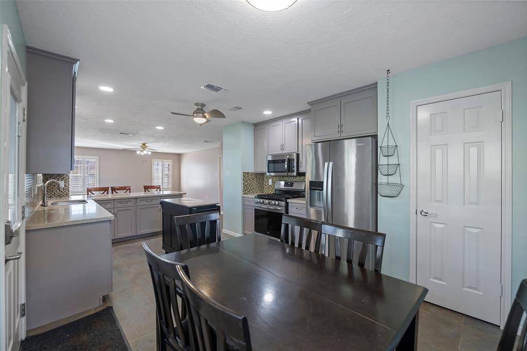Welcome to your dream kitchen! This spacious, modern layout features sleek stainless steel appliances, elegant cabinetry, and a cozy dining area perfect for family gatherings. Enjoy ample natural light and contemporary finishes that make this space both functional and inviting.
