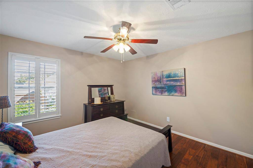 Secondary bedroom
