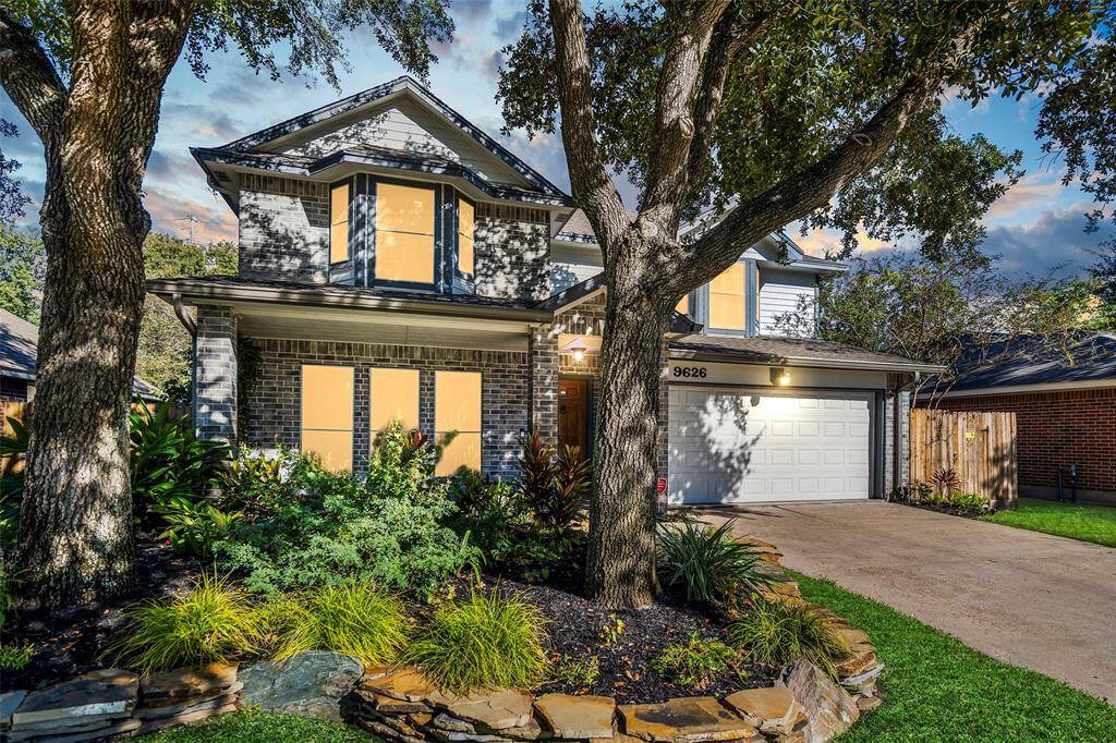 Welcome home to9626 E Withers Way Circle!