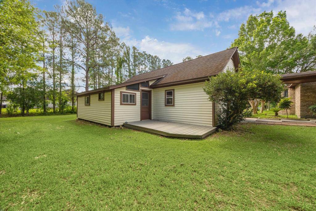 Access the workshop effortlessly from the spacious three-car garage or the yard.